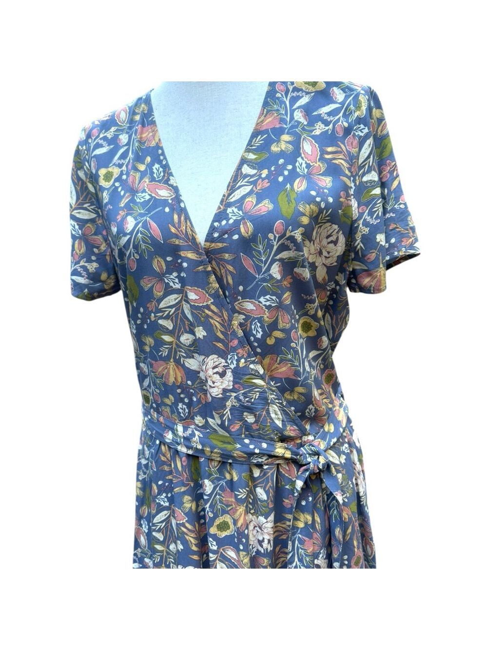 Susina M 8/10 Feminine Floral Wrap Dress Soft Rayon Flowy Casual Style Brunch - Picture 7 of 16